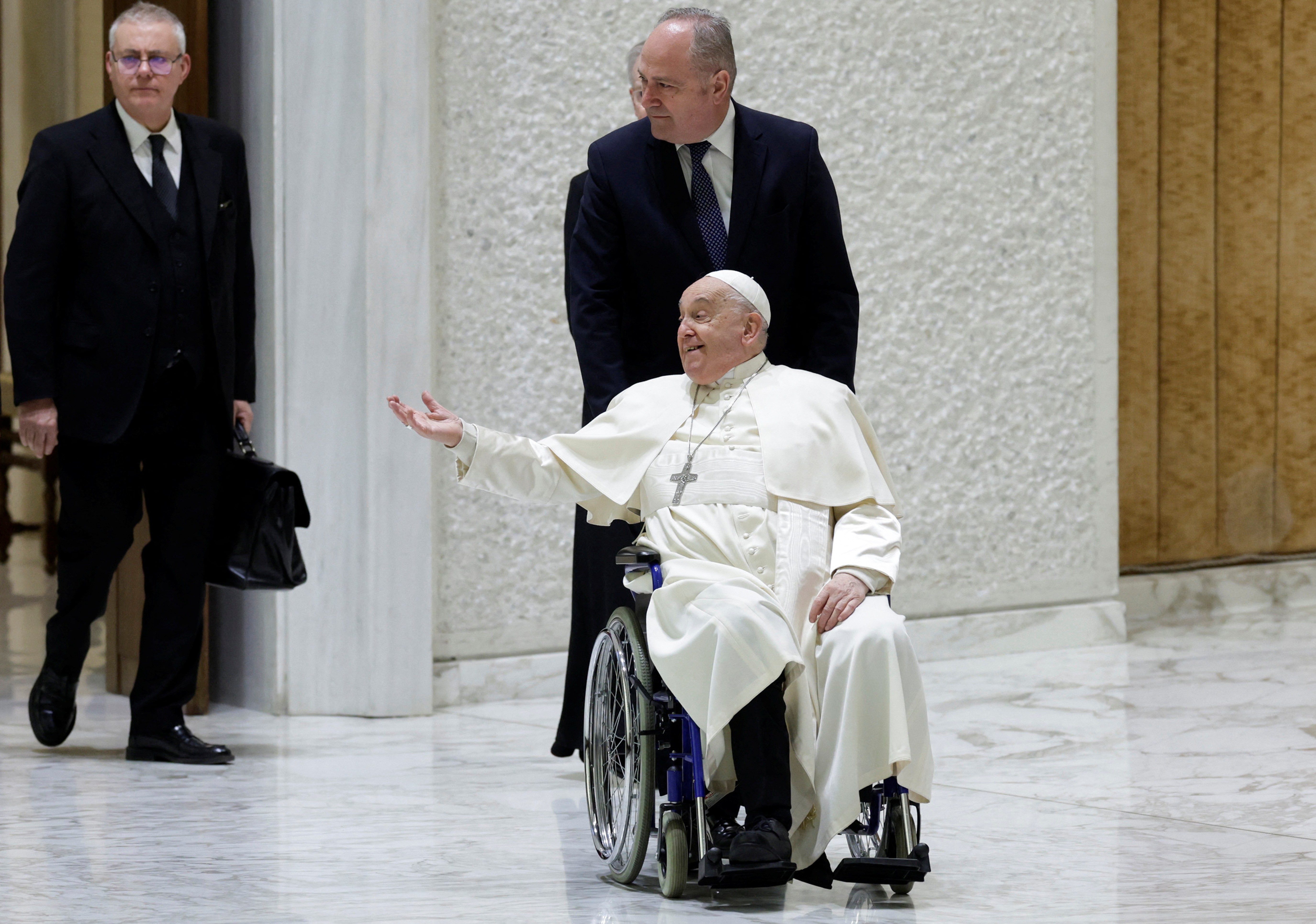 Papa Francisco sofre queda e machuca antebraço direito, diz Vaticano